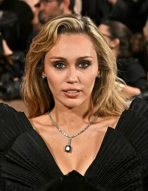 Miley Cyrus OnlyFans Leaked Free Thumbnail Picture - #052Y3GCmqQ