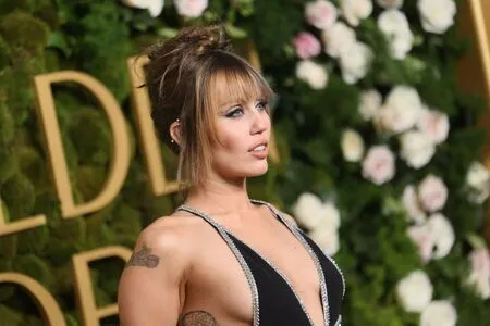 Miley Cyrus OnlyFans Leaked Free Thumbnail Picture - #0MwlTQ2sFM
