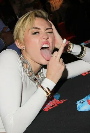 Miley Cyrus OnlyFans Leaked Free Thumbnail Picture - #0O0FlcRAKh