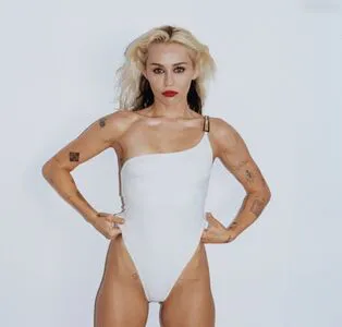 Miley Cyrus OnlyFans Leaked Free Thumbnail Picture - #0PLITf3vy6