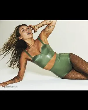 Miley Cyrus OnlyFans Leaked Free Thumbnail Picture - #0RaldW132h