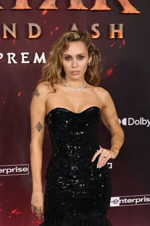 Miley Cyrus OnlyFans Leaked Free Thumbnail Picture - #0r821pAcST