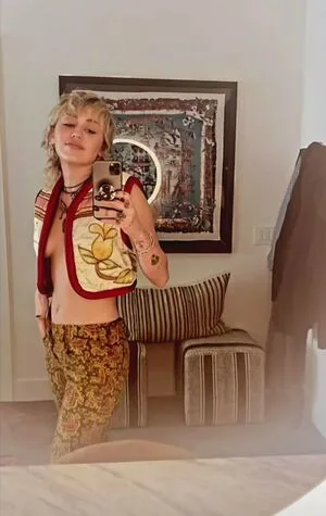 Miley Cyrus OnlyFans Leaked Free Thumbnail Picture - #14voQlv67h