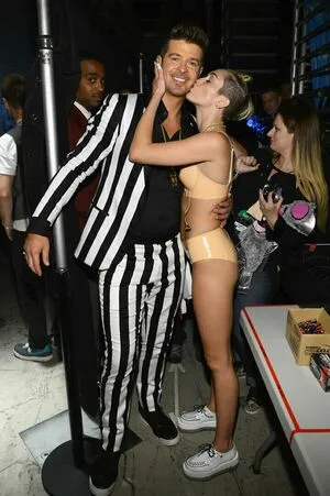 Miley Cyrus OnlyFans Leaked Free Thumbnail Picture - #18SMekfU18