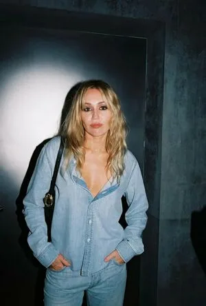 Miley Cyrus OnlyFans Leaked Free Thumbnail Picture - #1gERGqOzii