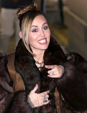 Miley Cyrus OnlyFans Leaked Free Thumbnail Picture - #1nQ5dQ5AIR