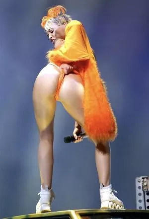 Miley Cyrus OnlyFans Leaked Free Thumbnail Picture - #2B2kC4BGuA