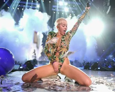 Miley Cyrus OnlyFans Leaked Free Thumbnail Picture - #2D0DVnoMpW