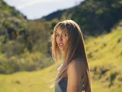 Miley Cyrus OnlyFans Leaked Free Thumbnail Picture - #2Iwi36o4U4