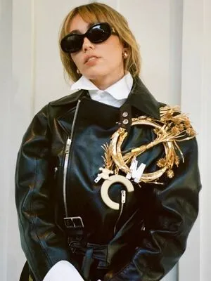 Miley Cyrus OnlyFans Leaked Free Thumbnail Picture - #2KGmO2MXIN