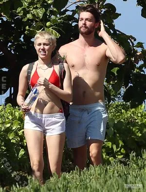 Miley Cyrus OnlyFans Leaked Free Thumbnail Picture - #2KJ1APKVzL