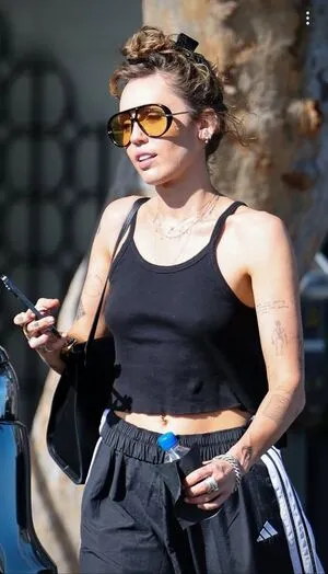 Miley Cyrus OnlyFans Leaked Free Thumbnail Picture - #2Xxcqj5zPM