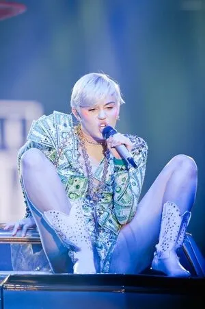 Miley Cyrus OnlyFans Leaked Free Thumbnail Picture - #3MAEkE6o5P