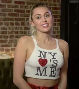 Miley Cyrus OnlyFans Leaked Free Thumbnail Picture - #3mxieKWojN