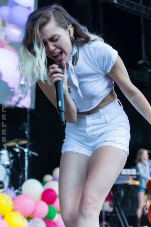 Miley Cyrus OnlyFans Leaked Free Thumbnail Picture - #3ufvCRymAc