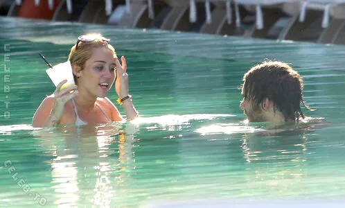 Miley Cyrus OnlyFans Leaked Free Thumbnail Picture - #40quGPuXvL