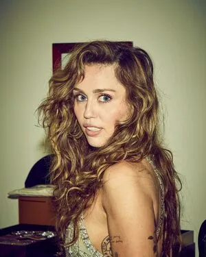 Miley Cyrus OnlyFans Leaked Free Thumbnail Picture - #4W2zNiqsJH