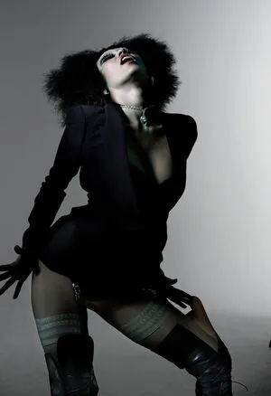 Miley Cyrus OnlyFans Leaked Free Thumbnail Picture - #4WjICx4L94