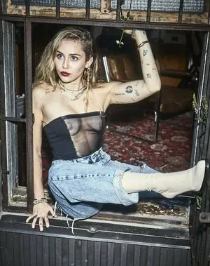 Miley Cyrus OnlyFans Leaked Free Thumbnail Picture - #4dMQGD0wDI