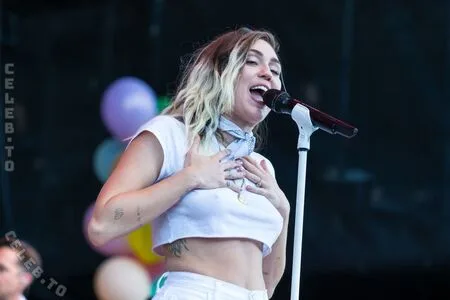 Miley Cyrus OnlyFans Leaked Free Thumbnail Picture - #4iOrCqTg1X