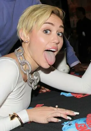 Miley Cyrus OnlyFans Leaked Free Thumbnail Picture - #4vTpKnw6Cb