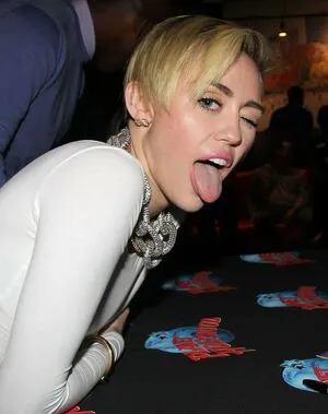 Miley Cyrus OnlyFans Leaked Free Thumbnail Picture - #5JTV7XBtXO