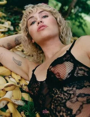 Miley Cyrus OnlyFans Leaked Free Thumbnail Picture - #5ZxZLvMC9S