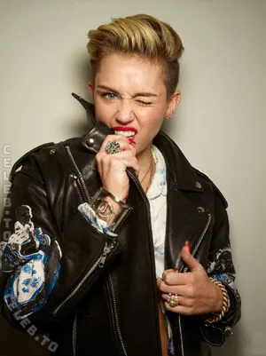Miley Cyrus OnlyFans Leaked Free Thumbnail Picture - #5bSM9Un432