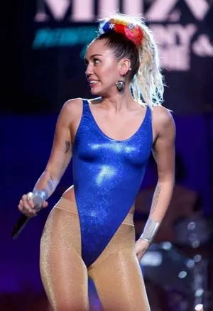 Miley Cyrus OnlyFans Leaked Free Thumbnail Picture - #60URlCc3xL