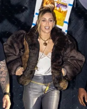Miley Cyrus OnlyFans Leaked Free Thumbnail Picture - #64nlly0eDq
