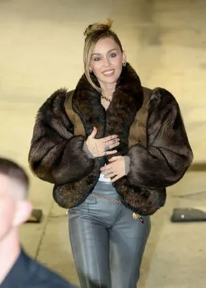 Miley Cyrus OnlyFans Leaked Free Thumbnail Picture - #6Epm1AuV9M