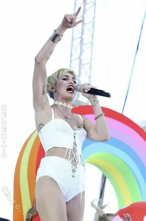 Miley Cyrus OnlyFans Leaked Free Thumbnail Picture - #6GHuWpt4o1