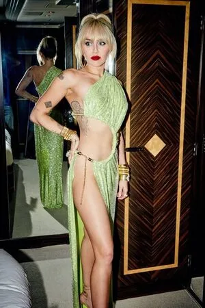 Miley Cyrus OnlyFans Leaked Free Thumbnail Picture - #6HpHZQ5hCX