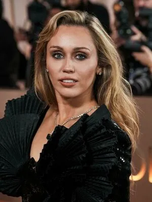 Miley Cyrus OnlyFans Leaked Free Thumbnail Picture - #6IGVWvzFnQ
