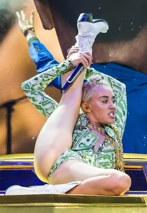 Miley Cyrus OnlyFans Leaked Free Thumbnail Picture - #6iOtpP5UJa