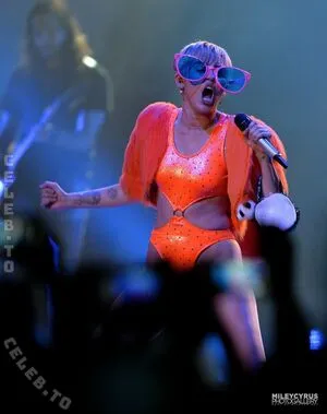 Miley Cyrus OnlyFans Leaked Free Thumbnail Picture - #6jF67lI86k