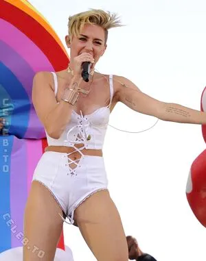 Miley Cyrus OnlyFans Leaked Free Thumbnail Picture - #72E11f0GbM