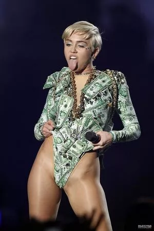 Miley Cyrus OnlyFans Leaked Free Thumbnail Picture - #73IEDwOsAb