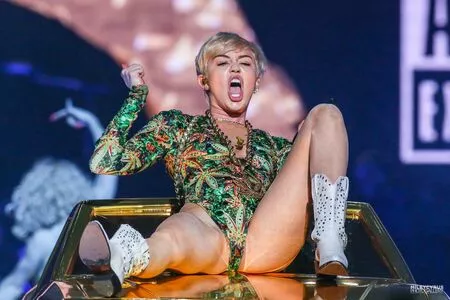 Miley Cyrus OnlyFans Leaked Free Thumbnail Picture - #7CyszQkgM2