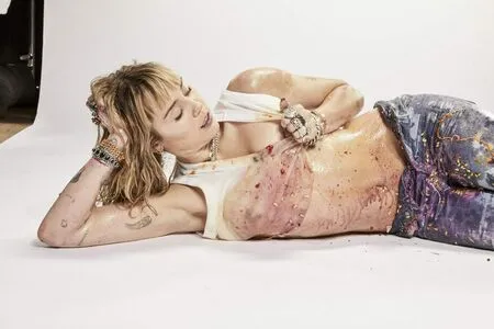 Miley Cyrus OnlyFans Leaked Free Thumbnail Picture - #7jjrS9k2Fc