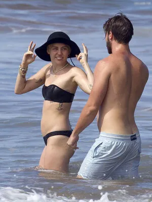 Miley Cyrus OnlyFans Leaked Free Thumbnail Picture - #7koH2taOti
