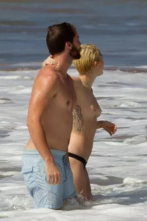 Miley Cyrus OnlyFans Leaked Free Thumbnail Picture - #8F9r5bBlv4