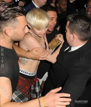 Miley Cyrus OnlyFans Leaked Free Thumbnail Picture - #95GTlyENLF