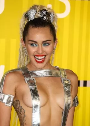 Miley Cyrus OnlyFans Leaked Free Thumbnail Picture - #9JjfwEeEPi