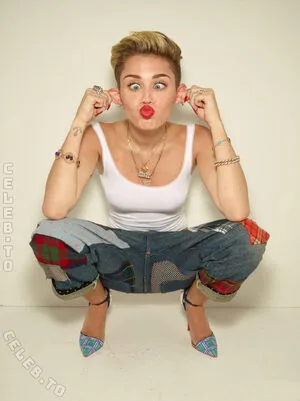 Miley Cyrus OnlyFans Leaked Free Thumbnail Picture - #9KfQBt1NKm