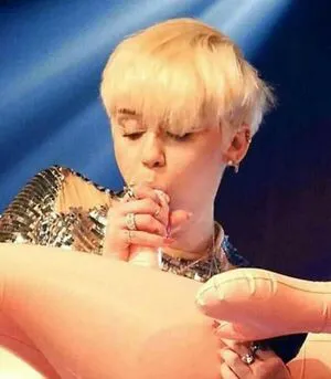 Miley Cyrus OnlyFans Leaked Free Thumbnail Picture - #9V3j14dhIZ