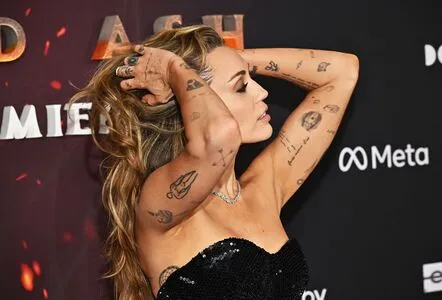 Miley Cyrus OnlyFans Leaked Free Thumbnail Picture - #9WptDukd4S