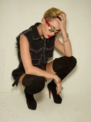 Miley Cyrus OnlyFans Leaked Free Thumbnail Picture - #9Y93KsfZ2E