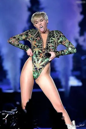 Miley Cyrus OnlyFans Leaked Free Thumbnail Picture - #9cJADnhZxA