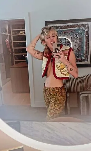 Miley Cyrus OnlyFans Leaked Free Thumbnail Picture - #9u6VLxv99x